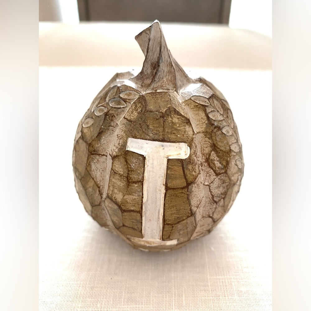 “I” mini wood carved pumpkin 🎃